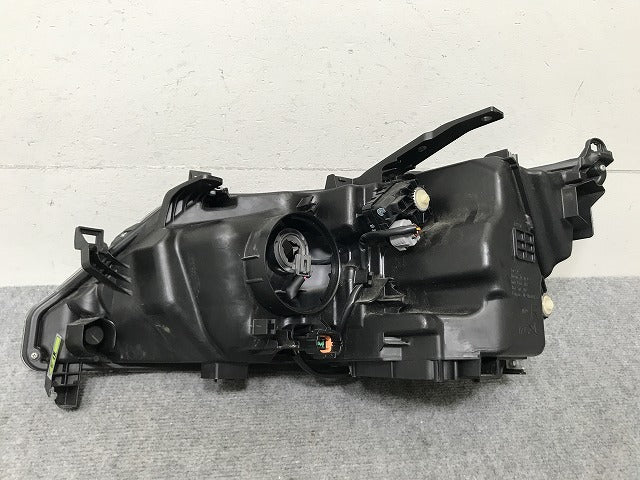 セレナ ハイウェイスター/S/X/G/XV/C27/GFC27/GFNC27/GC27/GNC27/HC27/HFC27 純正 前期 右 ヘッドライト LED レベ Z 100-23721(137807)