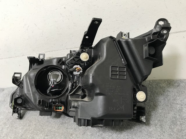 セレナ ハイウェイスター/S/X/G/XV/C27/GFC27/GFNC27/GC27/GNC27/HC27/HFC27 純正 前期 右 ヘッドライト LED レベ Z 100-23721(137807)