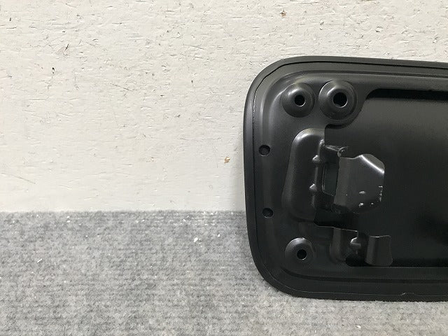 新品!プリウス 50系/ZVW50/ZVW51/ZVW55 純正 フューエルリッド/給油口カバー/フタ/蓋 69A 77350-47060 未塗装 トヨタ(137887)