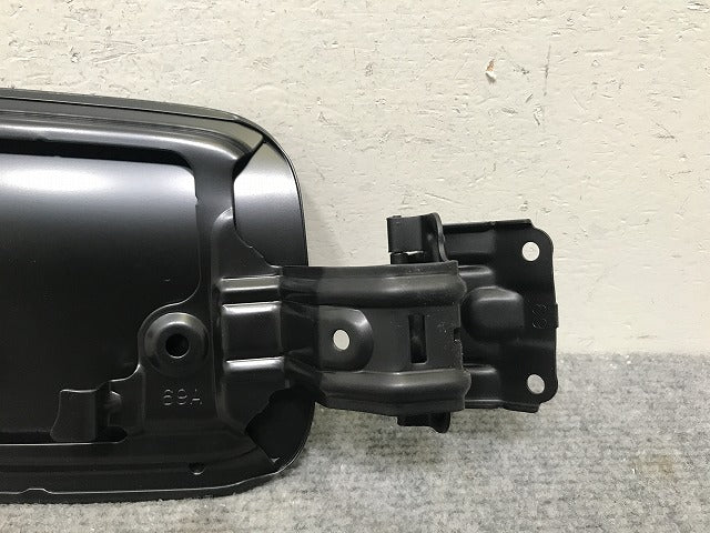 新品!プリウス 50系/ZVW50/ZVW51/ZVW55 純正 フューエルリッド/給油口カバー/フタ/蓋 69A 77350-47060 未塗装 トヨタ(137887)