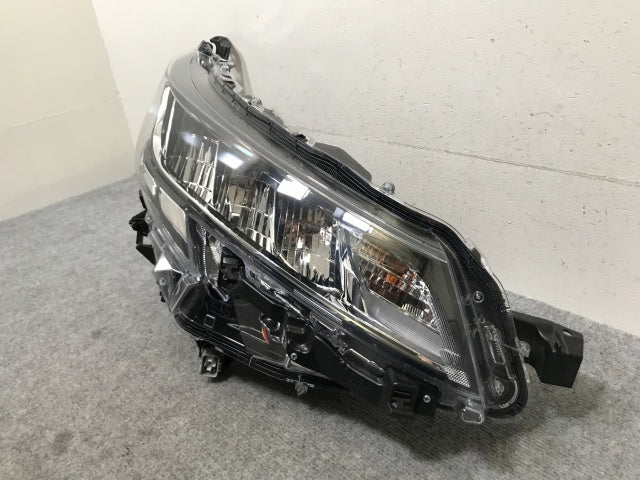 ノア NOAH 90系/MZRA90W/MZRA95W ハイブリッド/ZWR90W/ZWR95W 純正 右 ヘッドライト LED レベライザー ICHIKOH V1-1/81110-V1020(137888)