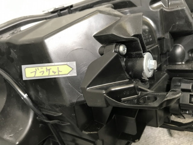ノア NOAH 90系/MZRA90W/MZRA95W ハイブリッド/ZWR90W/ZWR95W 純正 右 ヘッドライト LED レベライザー ICHIKOH V1-1/81110-V1020(137888)