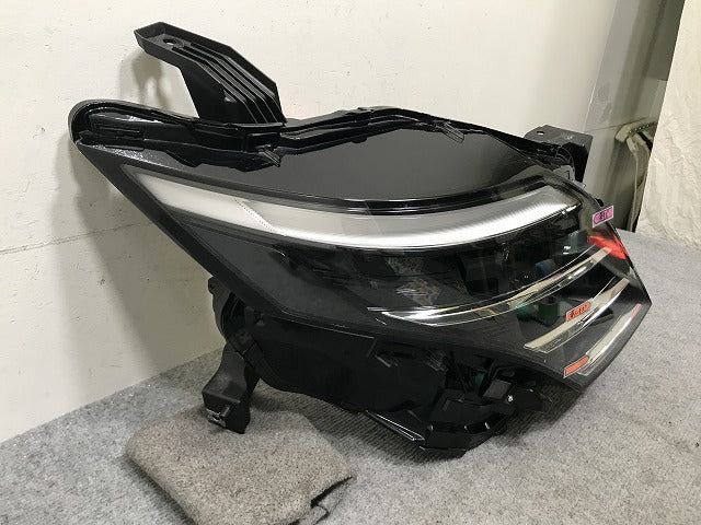 セレナ C28/NC28/GC28 FC28/FNC28/GFC28 純正 右ヘッドライト/ランプ LED アダプティブ レベライザー 刻印HG KOITO 100-2379Y 日産(138050)
