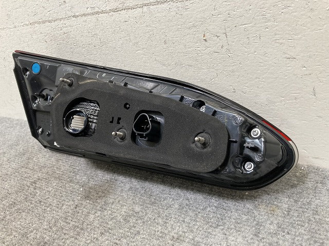 カローラ クロス ZSG10/MXGA10 ZVG11/ZVG15/ZVG13/ZVG16 純正 右 フィニッシャーランプ/テールランプ LED 刻印NR HASCO 16-181(138114)