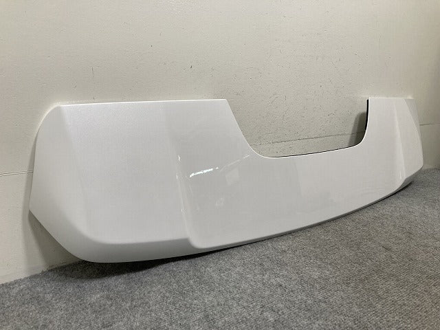 新車外し!ランドクルーザー/ランクル FJA300W/VJA300W 純正 リア スポイラー/ルーフスポイラー/ウイング 76085-60130 パール 090(138136)