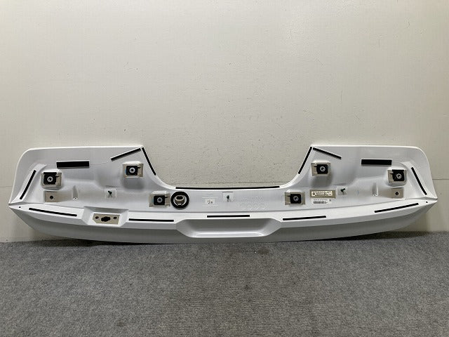 新車外し!ランドクルーザー/ランクル FJA300W/VJA300W 純正 リア スポイラー/ルーフスポイラー/ウイング 76085-60130 パール 090(138136)