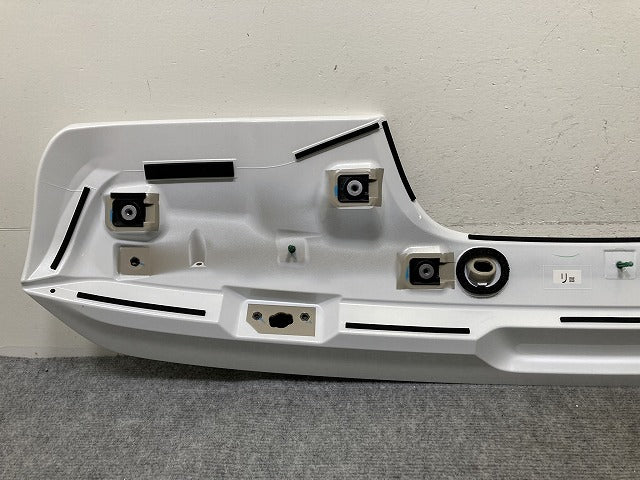 新車外し!ランドクルーザー/ランクル FJA300W/VJA300W 純正 リア スポイラー/ルーフスポイラー/ウイング 76085-60130 パール 090(138136)