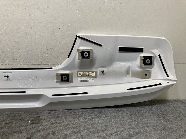 新車外し!ランドクルーザー/ランクル FJA300W/VJA300W 純正 リア スポイラー/ルーフスポイラー/ウイング 76085-60130 パール 090(138136)