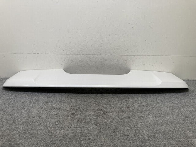 新車外し!ランドクルーザー/ランクル FJA300W/VJA300W 純正 リア スポイラー/ルーフスポイラー/ウイング 76085-60130 090 トヨタ(138138)