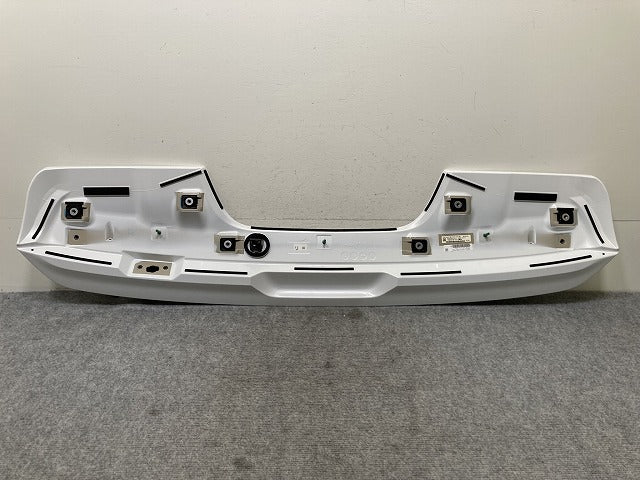 新車外し!ランドクルーザー/ランクル FJA300W/VJA300W 純正 リア スポイラー/ルーフスポイラー/ウイング 76085-60130 090 トヨタ(138138)