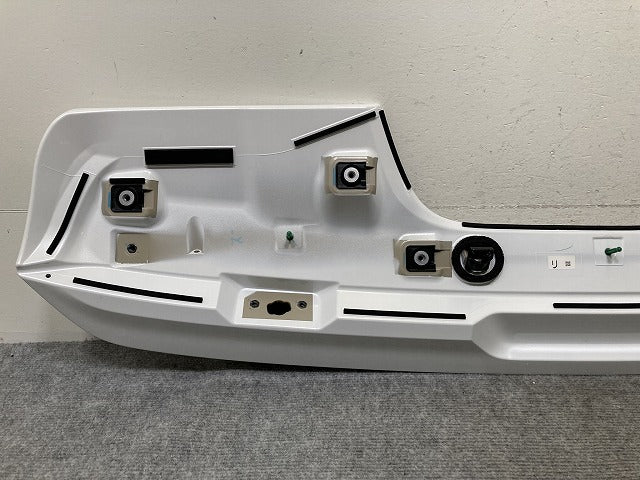 新車外し!ランドクルーザー/ランクル FJA300W/VJA300W 純正 リア スポイラー/ルーフスポイラー/ウイング 76085-60130 090 トヨタ(138138)