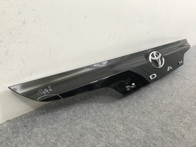 ノア NOAH 90系/MZRA90W/MZRA95W ハイブリッド/ZWR90W/ZWR95W 純正 リア ガーニッシュ 76801-V1010/76811-V1010 ブラック ソリッド(138317)