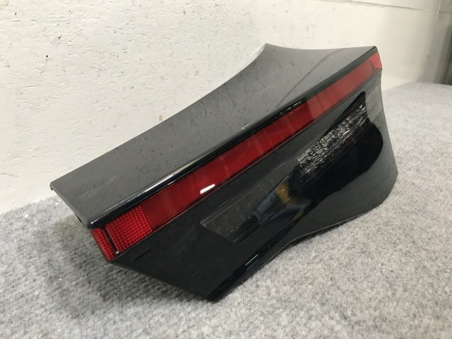 ヤリスクロス MXPB10/MXPB15 ハイブリッド/MXPJ10/MXPJ15 純正 右 フィニッシャーランプ/テールランプ LED 52-332/81580-52421(138341)