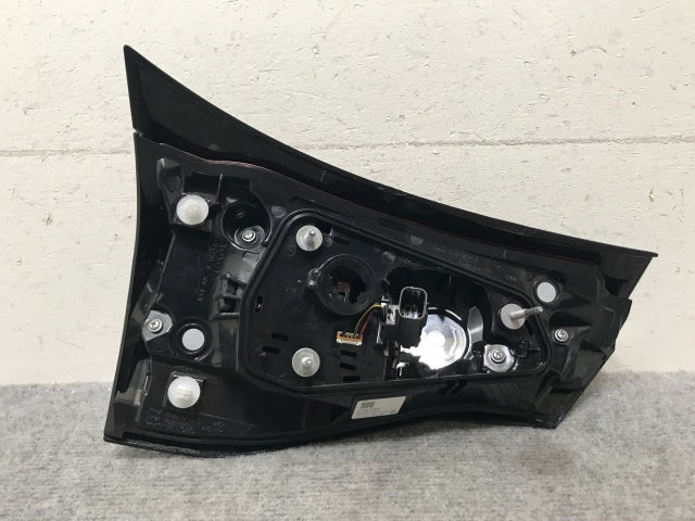 ヤリスクロス MXPB10/MXPB15 ハイブリッド/MXPJ10/MXPJ15 純正 右 フィニッシャーランプ/テールランプ LED 52-332/81580-52421(138341)