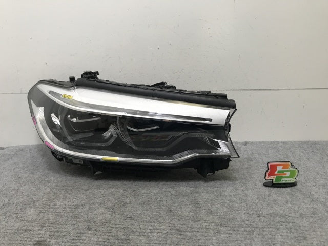 ジャンク!5シリーズ G30/G31 純正 前期 右 ヘッドライト/ランプ LED 7439196-04 BMW(138475)