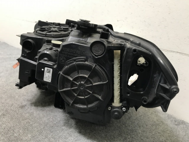 ジャンク!5シリーズ G30/G31 純正 前期 右 ヘッドライト/ランプ LED 7439196-04 BMW(138475)