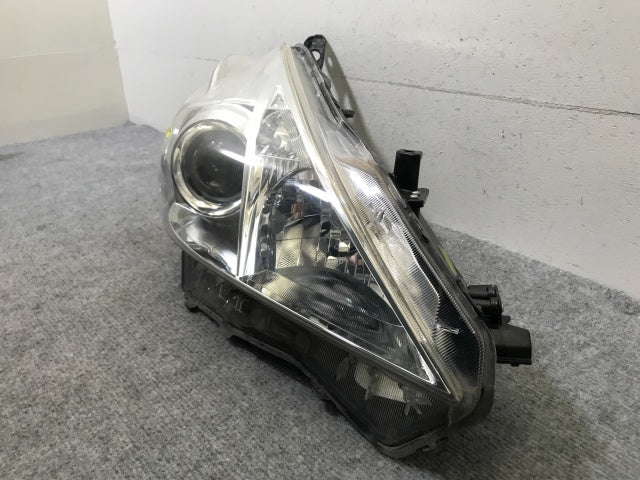 プリウス/アルファ/α ZVW40W/ZVW41W 純正 前期 右 ヘッドライト/ランプ ハロゲン レベライザー 刻印2 KOITO 47-41 トヨタ(138492)