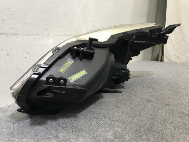 プリウス/アルファ/α ZVW40W/ZVW41W 純正 前期 右 ヘッドライト/ランプ ハロゲン レベライザー 刻印2 KOITO 47-41 トヨタ(138492)