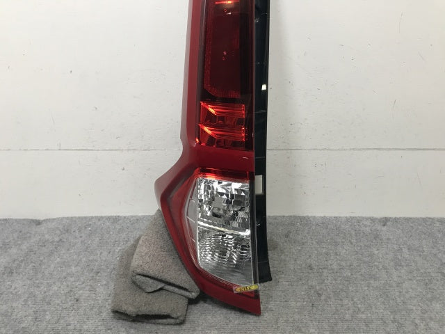 ルーミー/カスタム M900A/M910A 純正 前期 左 テールランプ/ライト/レンズ ハロゲン KOITO 220-69047 トヨタ(138578)