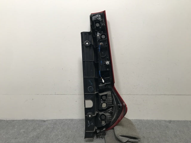 ルーミー/カスタム M900A/M910A 純正 前期 左 テールランプ/ライト/レンズ ハロゲン KOITO 220-69047 トヨタ(138578)