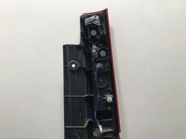 ルーミー/カスタム M900A/M910A 純正 前期 左 テールランプ/ライト/レンズ ハロゲン KOITO 220-69047 トヨタ(138578)