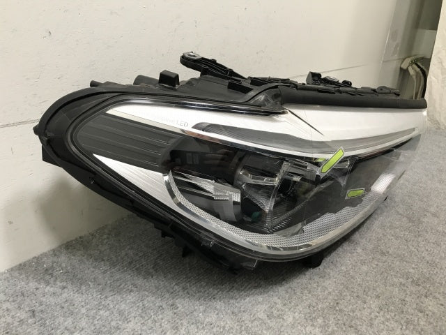 5シリーズ G30/G31 純正 前期 右 ヘッドライト/ランプ LED ZKW 7439196-04 BMW(138592)