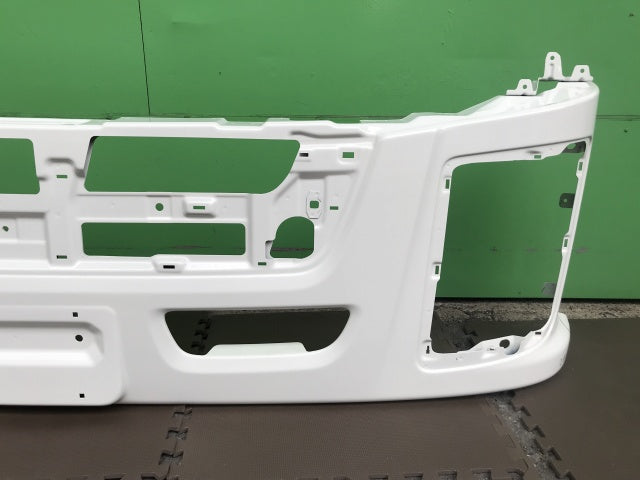 新車取り外し!ギガ 大型 2代目 2015- 10t 純正 フロント バンパー ホワイト ソリッド いすゞ(138605)