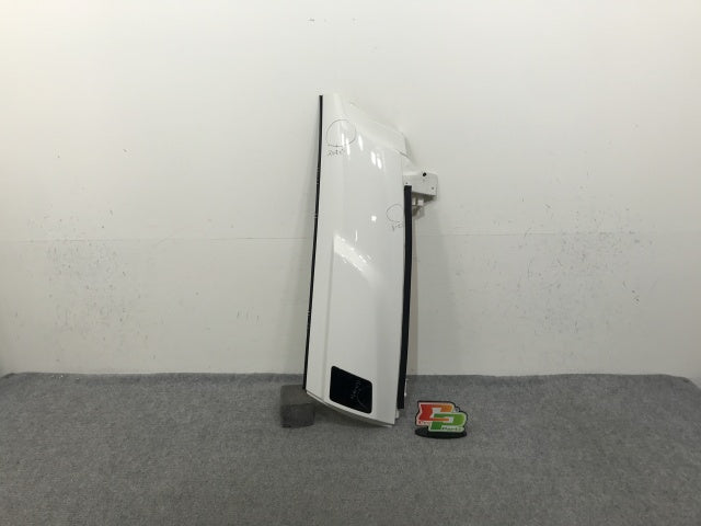 新車取外し!ギガ 大型 2代目 2015- 10t 純正 後期 右 フロント コーナーパネル/コーナーカバー VC69 ホワイト ソリッド いすゞ(138630)