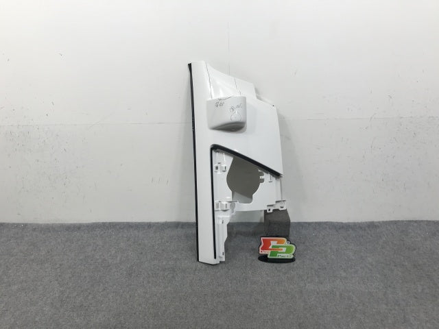 新車取り外し!エルフ 6代目/2006- 純正 前期 右 フロント コーナーパネル/コーナーカバー ホワイト ソリッド いすゞ(138631)