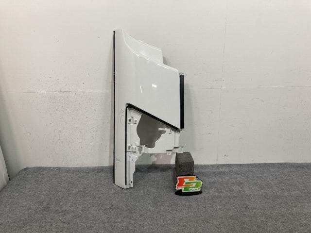 新車取り外し!フォワード 5代目/2007- 純正 前期 右 フロント コーナーパネル/コーナーカバー ホワイト ソリッド いすゞ(138634)