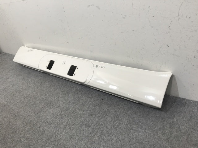 新車取り外し!プロフィア 3代目・2017年- 純正 フロント センター バンパー 52111- 52111-E0880 ホワイト ソリッド 日野(138642)