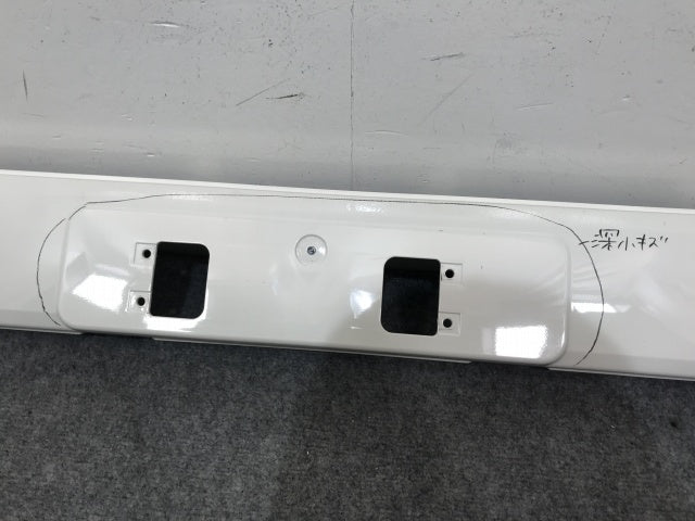 新車取り外し!プロフィア 3代目・2017年- 純正 フロント センター バンパー 52111- 52111-E0880 ホワイト ソリッド 日野(138642)