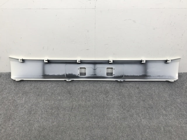 新車取り外し!プロフィア 3代目・2017年- 純正 フロント センター バンパー 52111- 52111-E0880 ホワイト ソリッド 日野(138642)