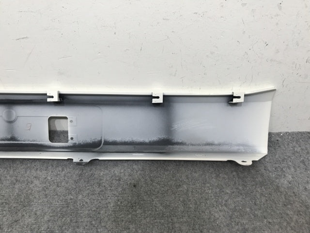 新車取り外し!プロフィア 3代目・2017年- 純正 フロント センター バンパー 52111- 52111-E0880 ホワイト ソリッド 日野(138642)