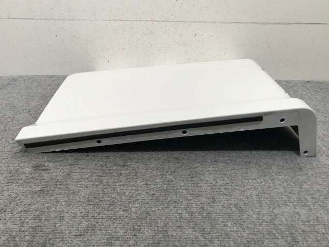 新車取り外し!ギガ 大型 2代目 2015- 10t 純正 左 リア フェンダー ホワイト ソリッド いすゞ(138654)
