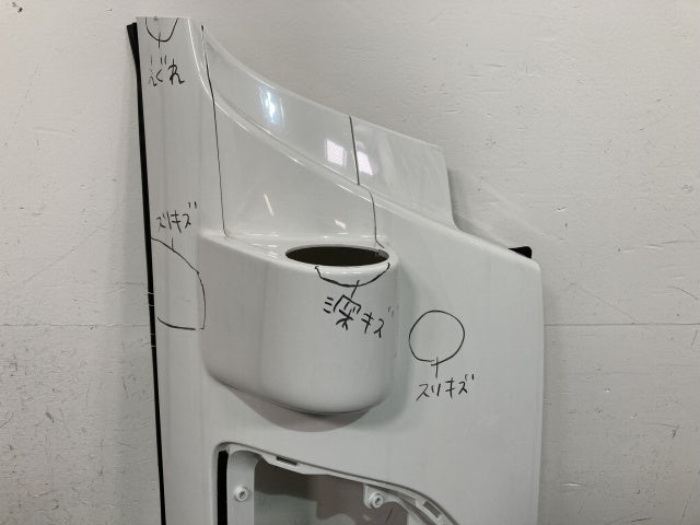 新車取り外し!エルフ 6代目/2022- 純正 右 フロント コーナーパネル/コーナーカバー ホワイト ソリッド いすゞ(138673)