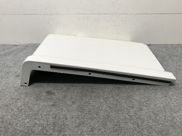 新車取り外し!ギガ 大型 2代目 2015- 10t 純正 右 リア フェンダー ホワイト ソリッド いすゞ(138684)