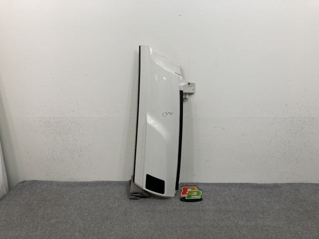 新車取り外し!ギガ 大型 2代目 2015- 10t 純正 後期 右 フロント コーナーパネル/コーナーカバー VC69 ホワイト ソリッド いすゞ(138719)