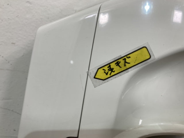 新車取り外し!エルフ 7代目/2023年- 純正 左 フロント コーナーパネル/コーナーカバー ホワイト ソリッド いすゞ(138724)