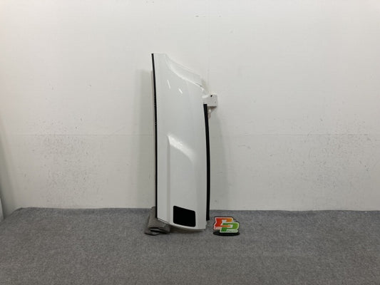 新車取り外し!ギガ 大型 2代目 2015- 10t 純正 後期 右 フロント コーナーパネル/コーナーカバー VC69 ホワイト ソリッド いすゞ(138727)