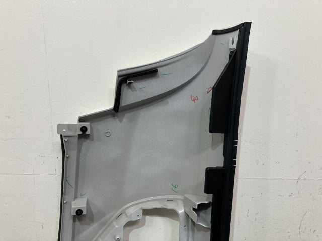 新車取り外し!フォワード 5代目/2021- 純正 後期 右 フロント コーナーパネル/コーナーカバー ホワイト ソリッド いすゞ(138733)