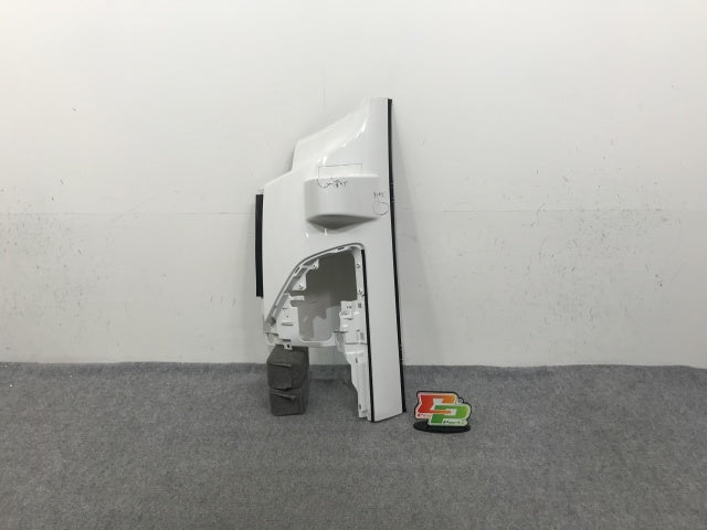新車取り外し!フォワード 5代目/2021- 純正 後期 左 フロント コーナーパネル/コーナーカバー ホワイト ソリッド いすゞ(138740)