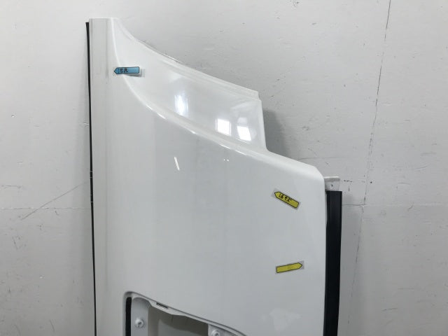 新車取り外し!フォワード 5代目/2021- 純正 後期 右 フロント コーナーパネル/コーナーカバー ホワイト ソリッド いすゞ(138742)