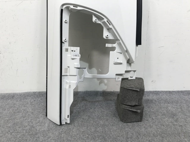 新車取り外し!フォワード 5代目/2021- 純正 後期 右 フロント コーナーパネル/コーナーカバー ホワイト ソリッド いすゞ(138742)