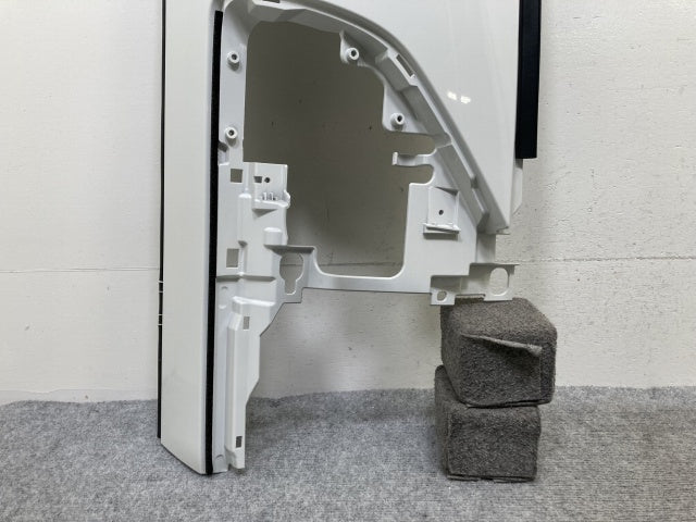 新車取り外し!フォワード 5代目/2021- 純正 後期 右 フロント コーナーパネル/コーナーカバー ホワイト ソリッド いすゞ(138760)