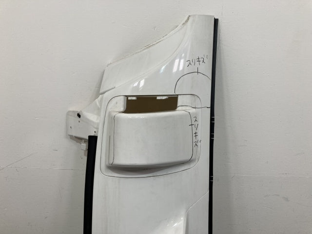 新車取り外し!ギガ 大型 2代目 2015- 10t 純正 中期 左 フロント コーナーパネル/コーナーカバー VC60 ホワイト ソリッド いすゞ(138769)