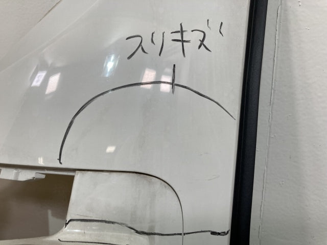 新車取り外し!ギガ 大型 2代目 2015- 10t 純正 中期 左 フロント コーナーパネル/コーナーカバー VC60 ホワイト ソリッド いすゞ(138769)