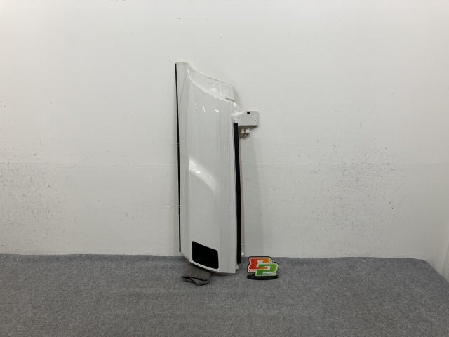 新車取り外し!ギガ 大型 2代目 2015- 10t 純正 後期 右 フロント コーナーパネル/コーナーカバー VC69 ホワイト ソリッド いすゞ(138772)