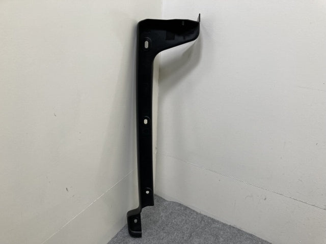 新品!ギガ 大型 2代目 2015- 10t 純正 右 フロント バンパー エンドカバー 素地 いすゞ(138802)