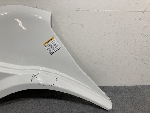 新車取り外し!ギガ 大型 2代目 2015- 10t 純正 右 フロント フェンダー ホワイト ソリッド いすゞ(138820)